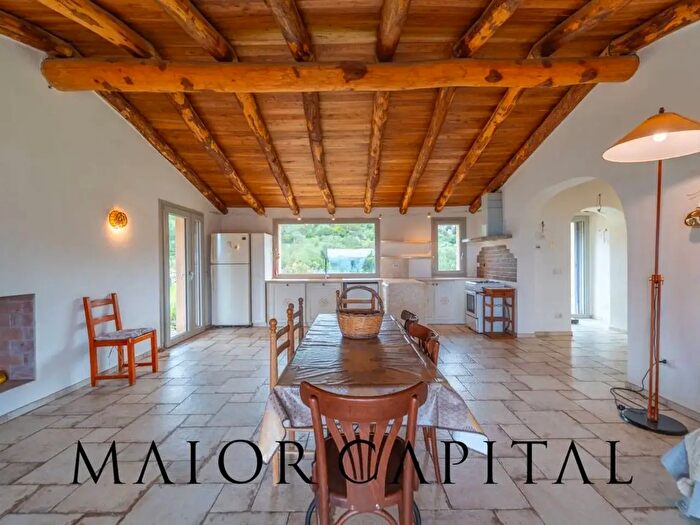 Casa con 6 locali in vendita in Loc La Rena, Arzachena