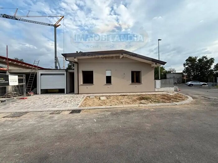 Casa quadrilocale in vendita in Comazzo