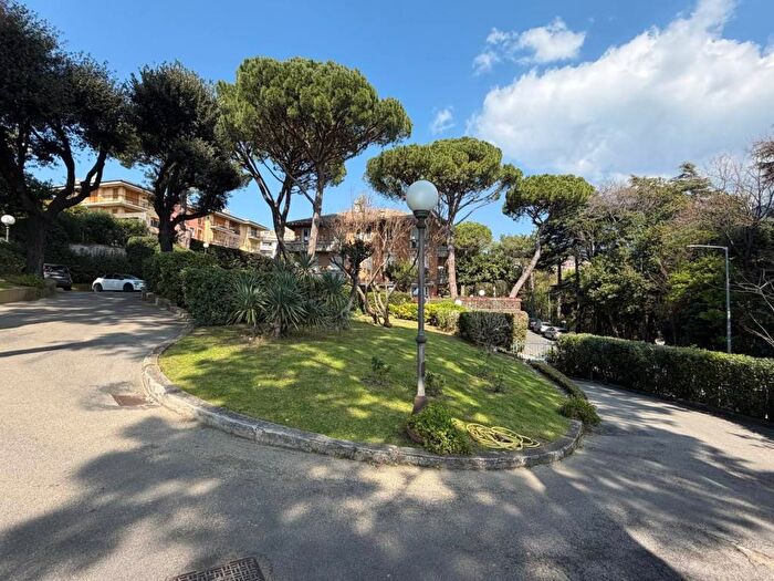 Appartamento con 6 locali in affitto in Quarto, Genova