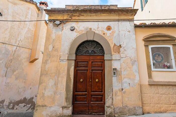 Appartamento quadrilocale in vendita in Via Gino Severini, Cortona