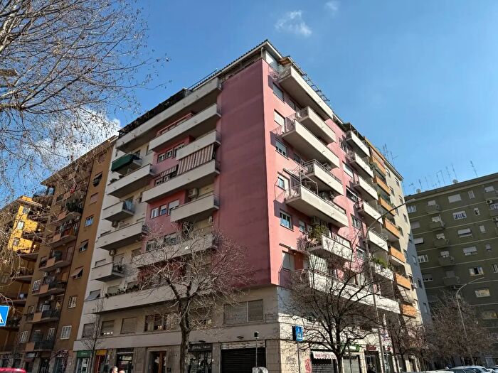 Appartamento quadrilocale in vendita in Piazza Enrico Fermi, Roma