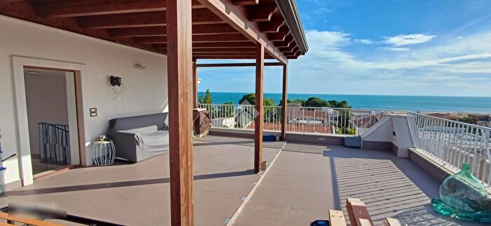 Appartamento trilocale in vendita in Viale Aurelio Lucio, Manfredonia