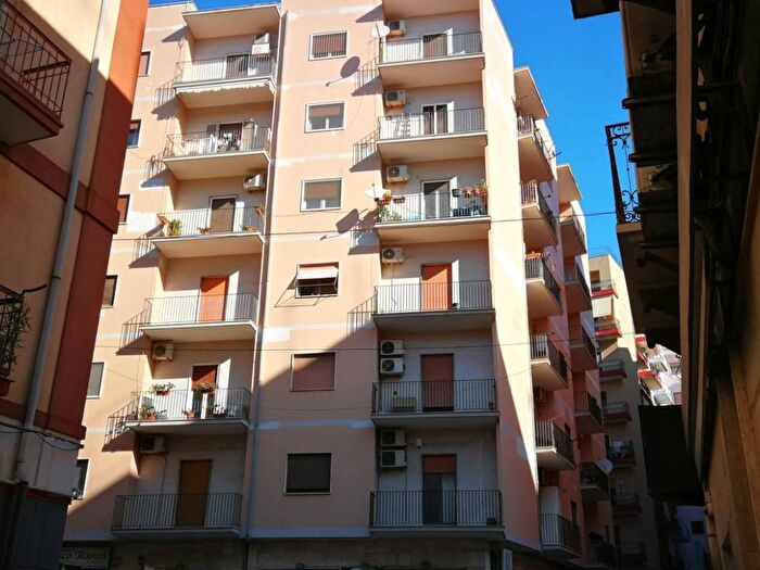 Appartamento con 5 locali in affitto in VIA FRATELLI MELLONE, Tre Carrare, Taranto