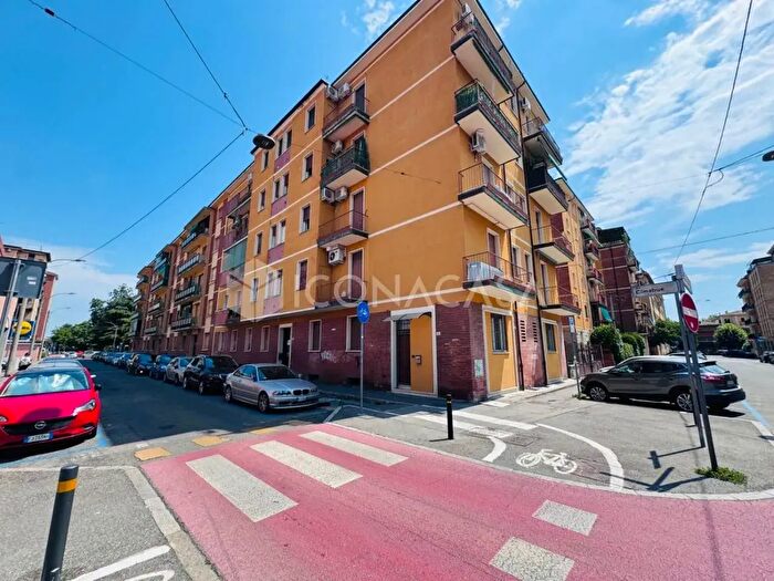 Appartamento trilocale in vendita in Via Cimabue, Bologna
