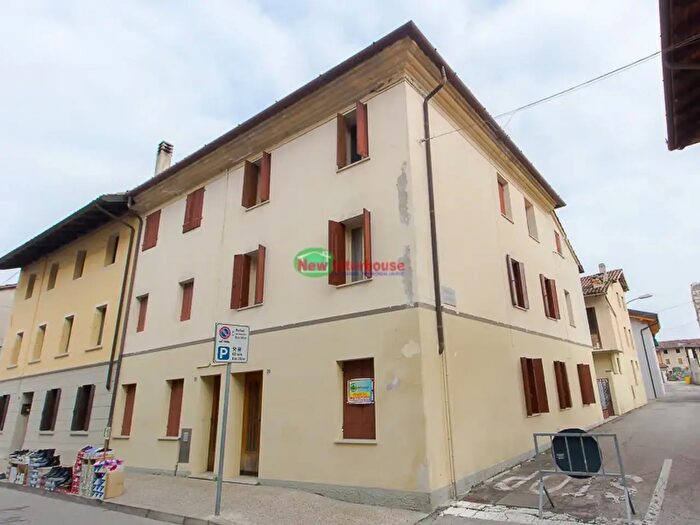 Appartamento con 13 locali in vendita in Via Roma, Zoppola