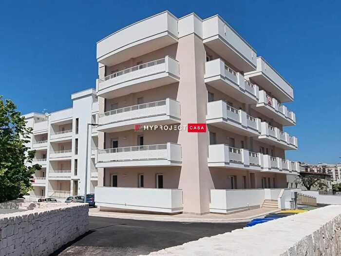 Appartamento trilocale in affitto in Via Massafra, Martina Franca