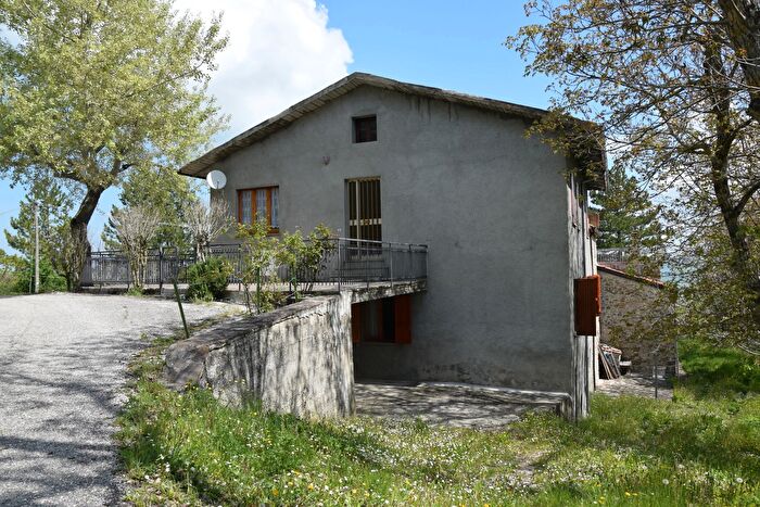 Casa con 10 locali in vendita in Piazza Montefeltro, Pennabilli