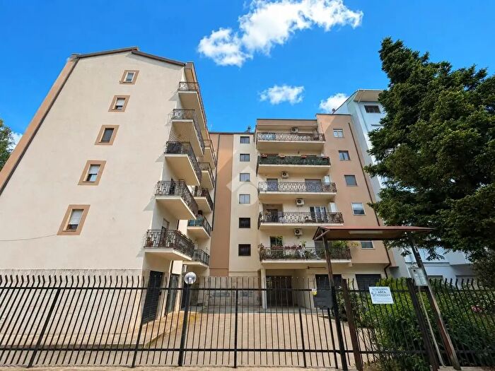Appartamento quadrilocale in vendita in Via Don Silvestro Marano, Cosenza
