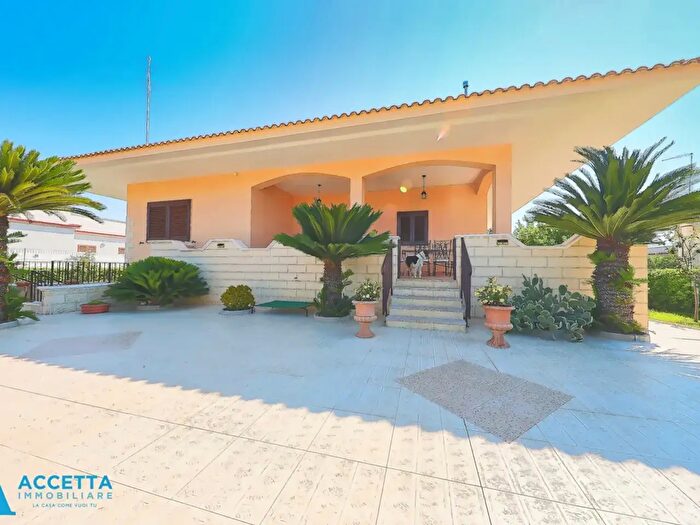 Casa con 5 locali in vendita in Via Fior d'Agave, Taranto