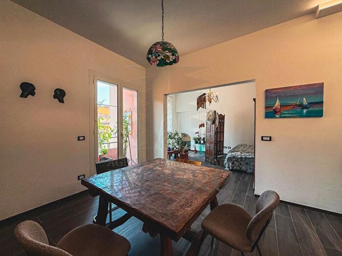 Appartamento con 5 locali in vendita in Via Goffredo Mameli, Ventimiglia