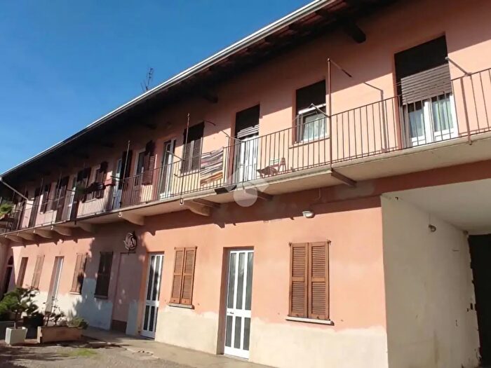 Appartamento bilocale in vendita in Via G Pascoli, Lonate Pozzolo