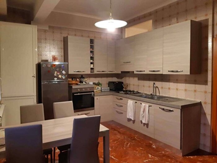 Appartamento quadrilocale in affitto in Piazza Salvatore Lobianco, Centro Direzionale, Napoli