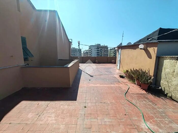 Appartamento con 6 locali in vendita in Via Angelo Scaniglia, Genova