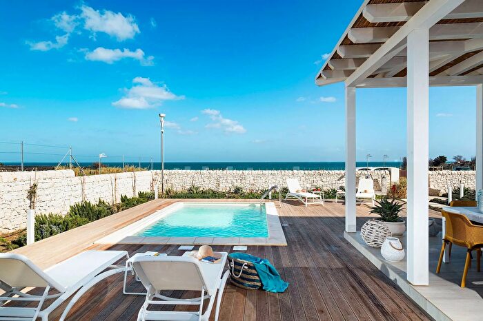 Casa quadrilocale in vendita in Contrada Reitani Snc, Noto