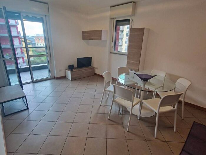 Appartamento trilocale in affitto in Via Enrico Cosenz, Bovisa, Milano