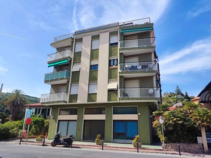 Appartamento trilocale in vendita in Via Arziglia, Bordighera