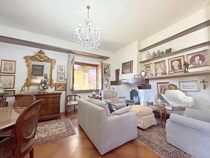 Casa con 5 locali in vendita in Viareggio