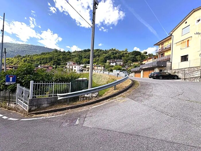 Casa trilocale in vendita in Via Artigiani, Polaveno
