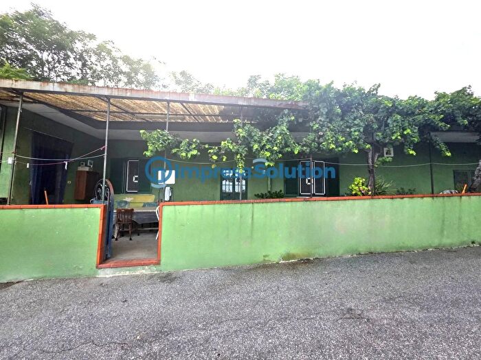 Appartamento trilocale in vendita in Via Pisciarelli, Pozzuoli