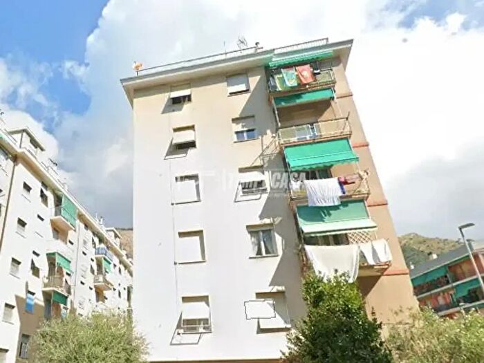 Appartamento trilocale in vendita in Genova