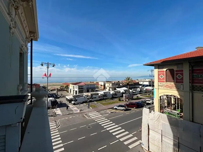 Appartamento quadrilocale in vendita in Locali Via Giusti, Viareggio
