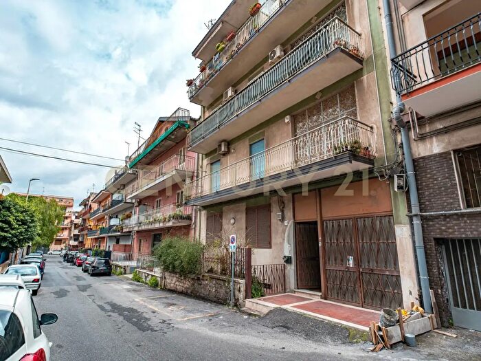 Appartamento quadrilocale in vendita in Via Carrubella, Gravina Di Catania