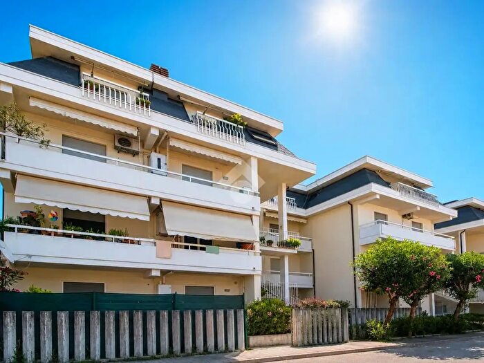 Appartamento quadrilocale in vendita in Via Ponza, Grottammare