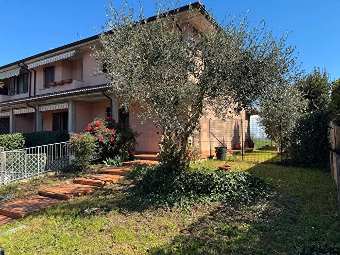 Casa quadrilocale in vendita in Via Novella, Casaletto Ceredano