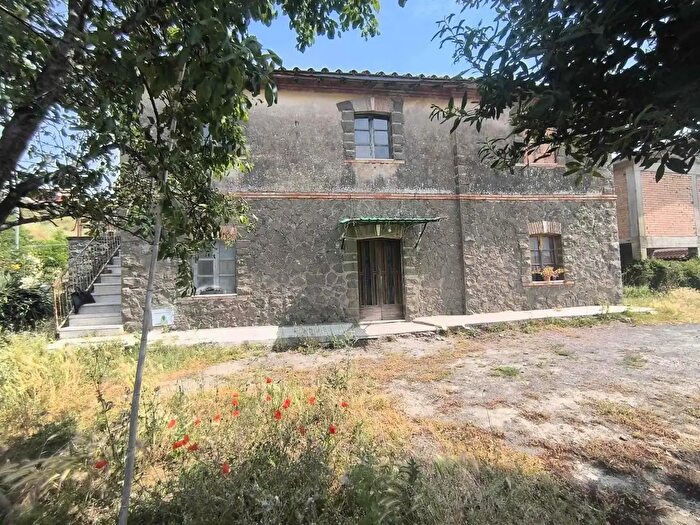 Casa con 6 locali in vendita in Montefiascone