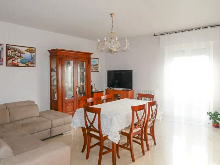 Appartamento quadrilocale in vendita in Via Giulio Cesare, Vasto