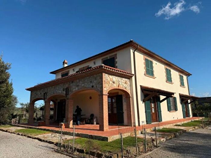 Casa con 6 locali in vendita in Scansano