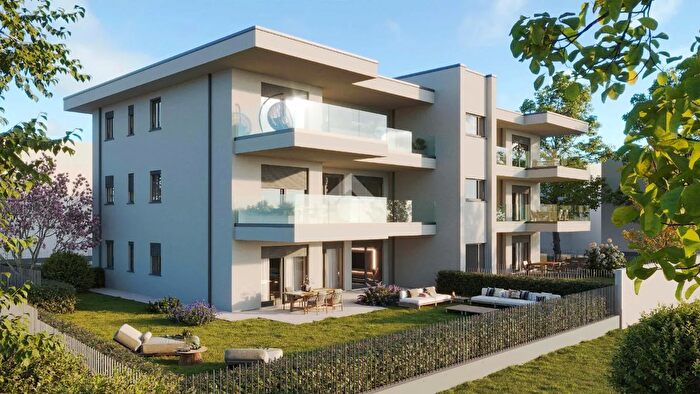 Appartamento quadrilocale in vendita in Via Montello, Treviglio