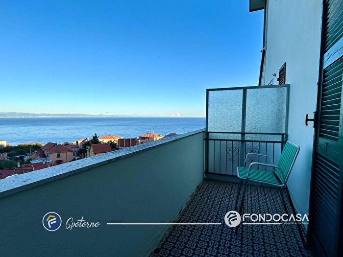 Appartamento trilocale in vendita in Via Pian dei Rossi, Bergeggi