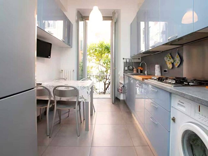 Appartamento trilocale in affitto in Via Luigi Settembrini, Buenos Aires, Milano