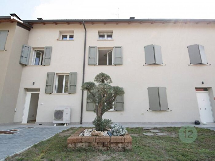 Casa con 5 locali in affitto in via barberi, Novi di Modena