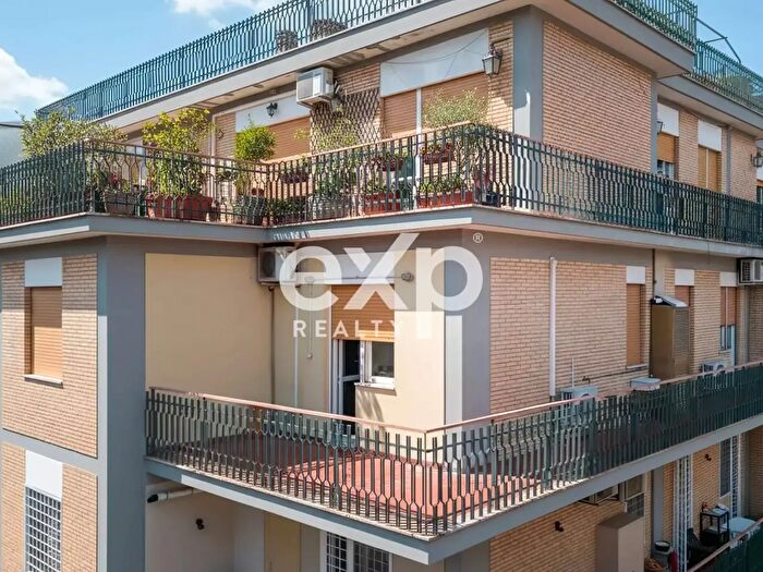 Appartamento quadrilocale in vendita in Roma