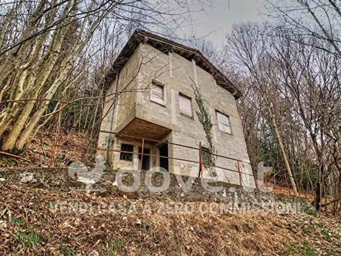 Casa quadrilocale in vendita in Via San Salvatore Snc, Zogno