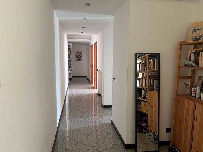 Appartamento trilocale in affitto in Via Tortosa, Marassi, Genova