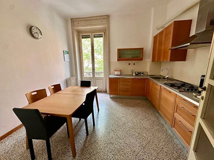 Appartamento trilocale in affitto in via tabacchi, Corso San Gottardo, Milano