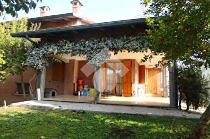 Casa con 6 locali in vendita in Via Quattropassi, Formigine