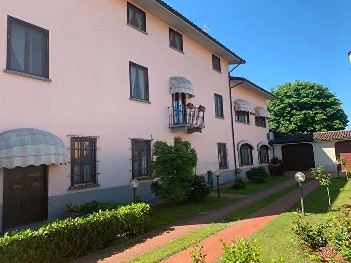 Casa con 5 locali in vendita in Gambolo'