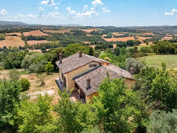 Casa con 6 locali in vendita in Vocabolo Palombaro di Ilci, Todi