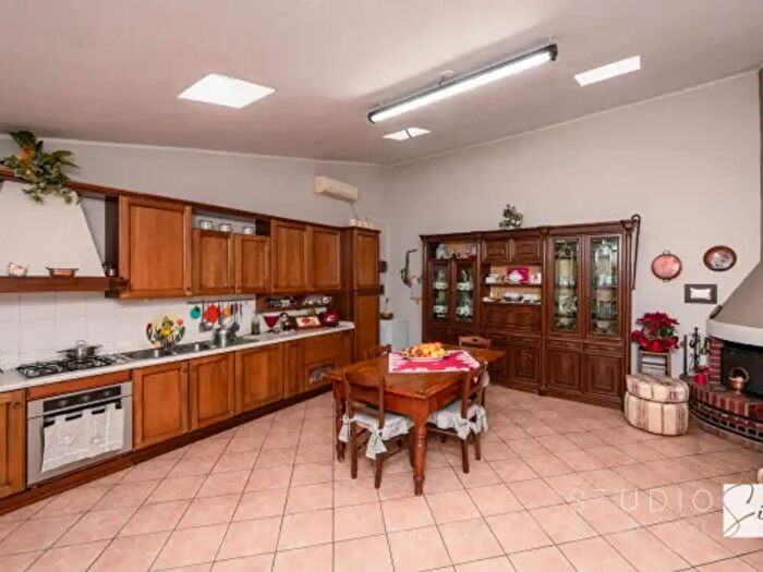 Casa con 6 locali in vendita in Via Cino da Pistoia, Agliana