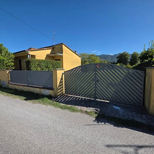 Casa bilocale in vendita in Pietrasanta Pietrasanta Sotto Aurelia, Pietrasanta