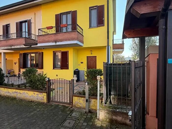 Casa trilocale in vendita in Via Martiri della Resistenza, Casalpusterlengo