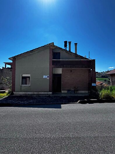 Casa con 5 locali in vendita in Viale Porta Marina, Montottone