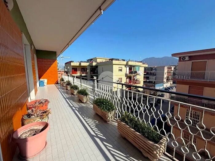 Appartamento con 7 locali in vendita in Viale Vesuvio, Volla