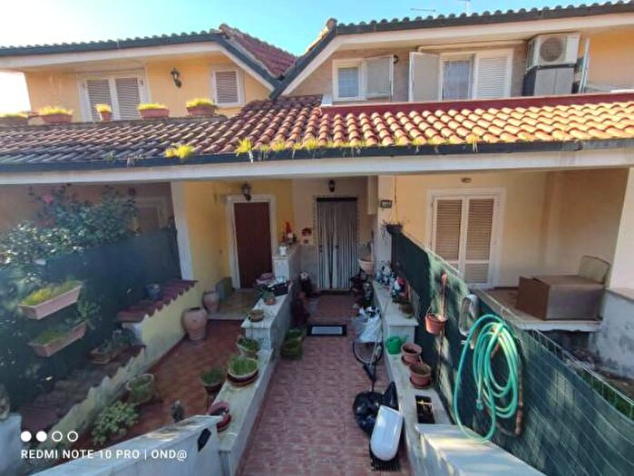 Casa bilocale in vendita in Via Roma, Manziana