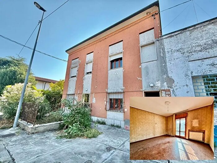 Casa con 9 locali in vendita in Via Stefani, Alfonsine