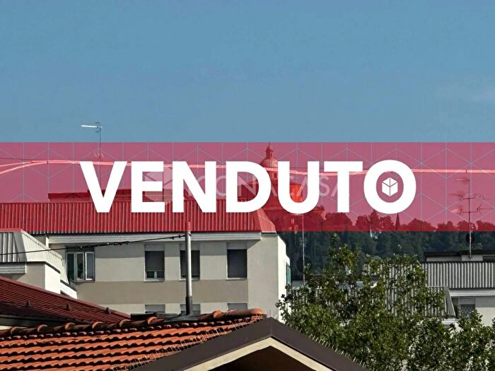 Appartamento con 5 locali in vendita in Via Argentina Altobelli, Bologna